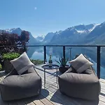Flo Bellevue Villa *