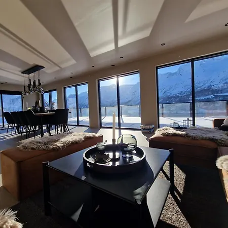 Flo Bellevue Villa