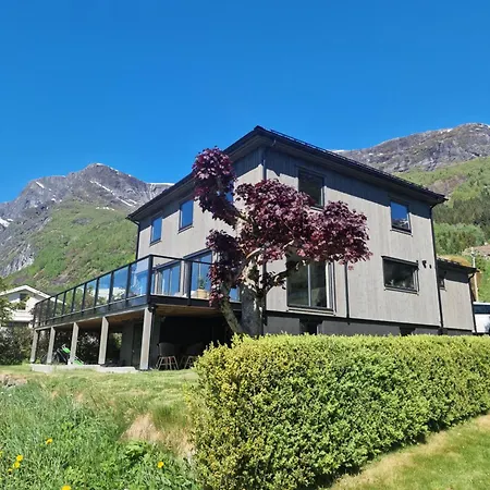Flo Bellevue - Private Villa With Spectacular Lake And Glacier View